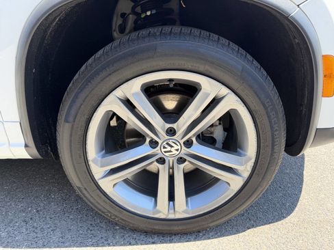Used 2017 Volkswagen Tiguan Sport AWD/4WD image 14
