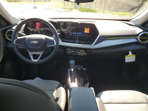 New 2026 Chevrolet Trax LT w/ Driver Confidence Package FWD image 11