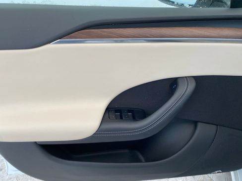 Used 2022 Tesla Model S AWD image 11