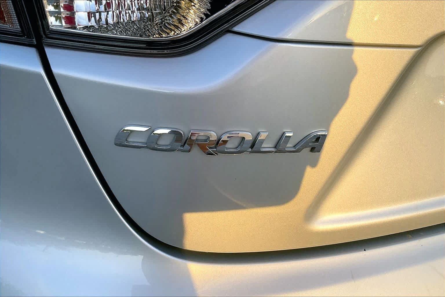 Used 2025 Toyota Corolla SE FWD image 30
