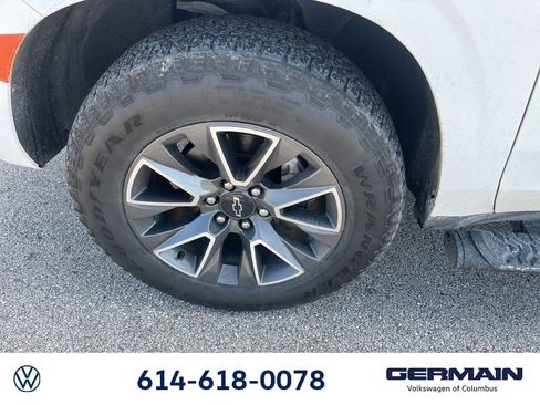 Used 2023 Chevrolet Suburban Z71 w/ Luxury Package image 21