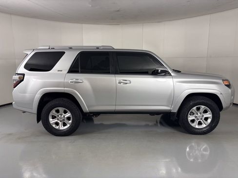 Used 2015 Toyota 4Runner SR5 image 11