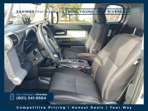 Used 2014 Toyota FJ Cruiser Base w/ Upgrade Package image 9