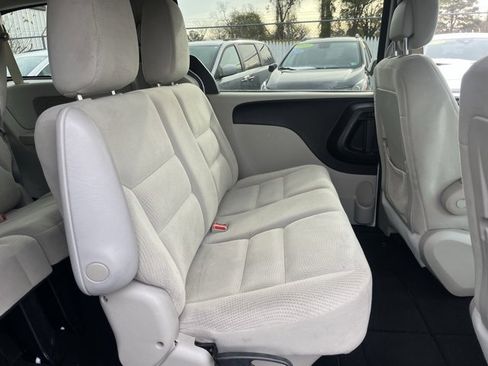 Used 2017 Dodge Grand Caravan SE image 10