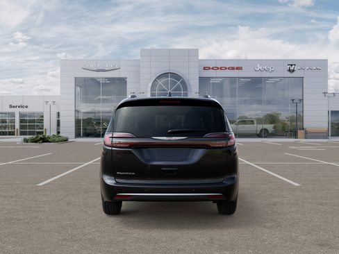 New 2026 Chrysler Pacifica Pinnacle image 7