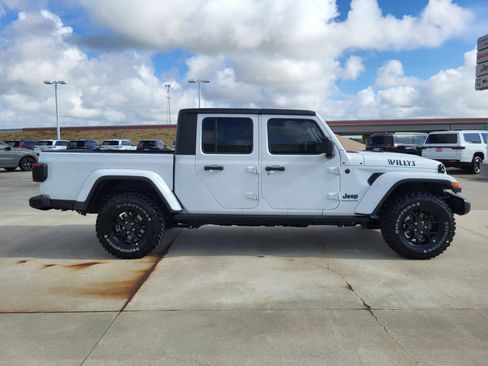New 2025 Jeep Gladiator Willys image 6