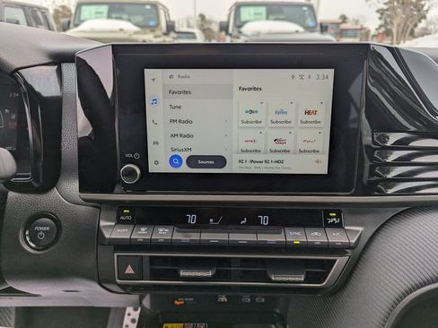 Used 2025 Toyota Camry SE image 21