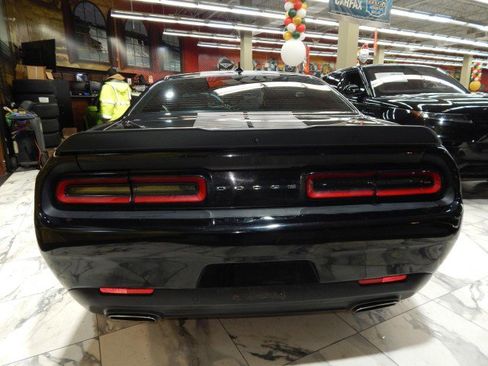 Used 2017 Dodge Challenger SXT Plus image 6