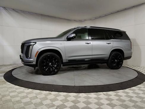 Used 2025 Cadillac Escalade Sport Platinum w/ LPO, ONYX Package AWD/4WD image 4