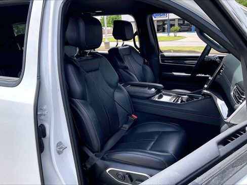 Used 2024 Jeep Wagoneer 4WD image 9