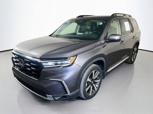 Used 2024 Honda Pilot Touring image 4