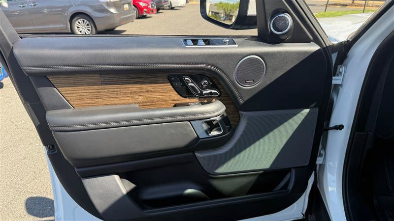 Used 2018 Land Rover Range Rover Supercharged AWD/4WD image 6