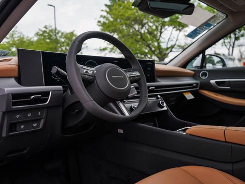 New 2025 Hyundai Sonata Limited image 17