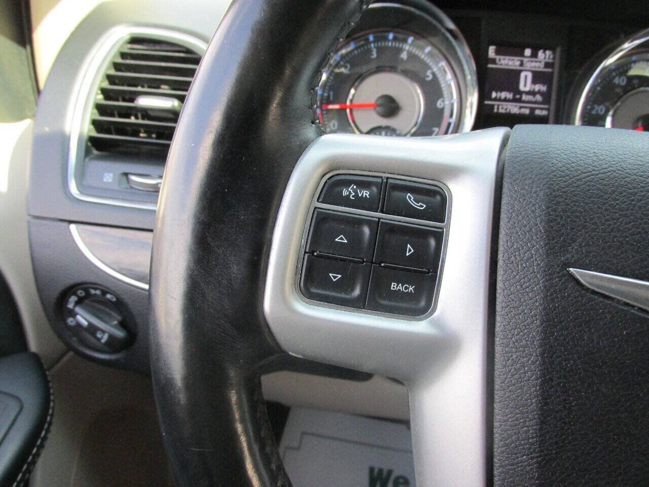 Used 2015 Chrysler Town & Country Touring w/ Driver Convenience Group FWD image 54