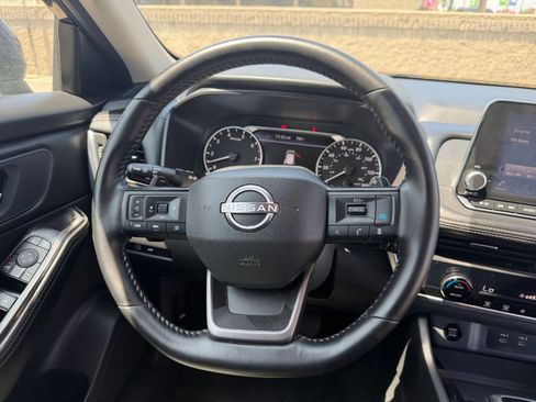 Used 2025 Nissan Rogue SV FWD image 30