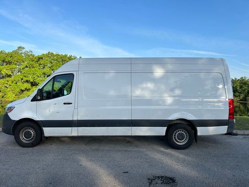 Used 2023 Mercedes-Benz Sprinter 2500 image 2