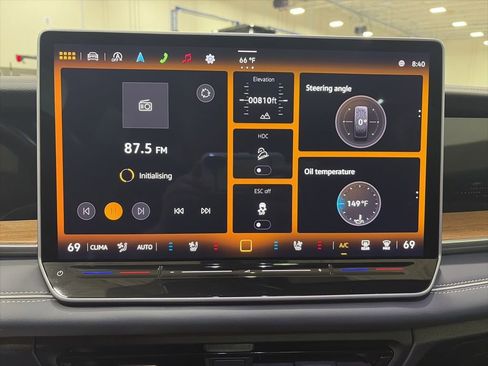 Used 2025 Volkswagen Tiguan SEL R-Line AWD/4WD image 9