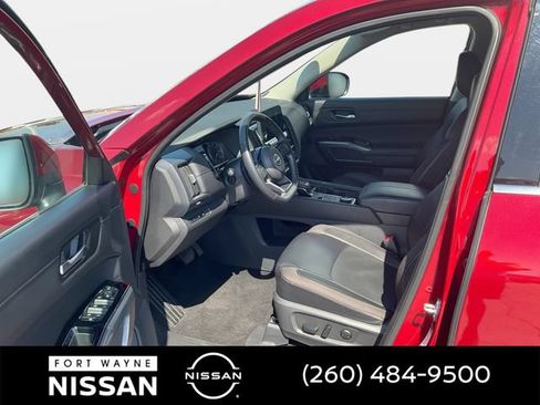 Used 2023 Nissan Pathfinder SL w/ Black Appearance Package AWD/4WD image 12