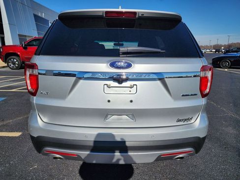 Used 2016 Ford Explorer XLT w/ Equipment Group 202A image 7