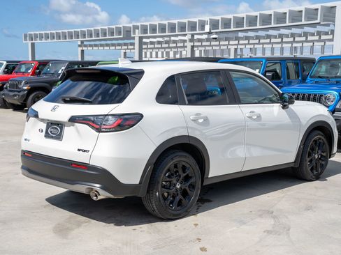 Certified 2024 Honda HR-V Sport image 5