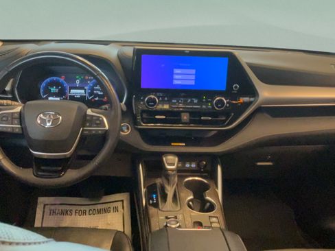 Certified 2024 Toyota Highlander Platinum AWD/4WD image 27