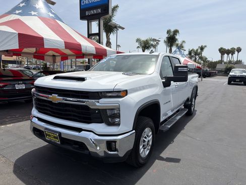 Used 2025 Chevrolet Silverado 2500 LT w/ Convenience Package AWD/4WD image 4