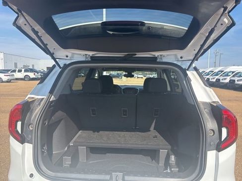 Used 2024 GMC Terrain SLE image 19