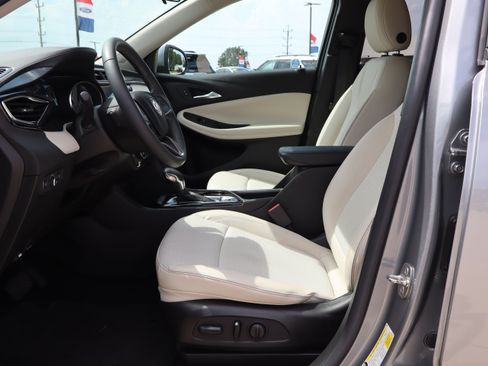 Used 2023 Buick Encore GX Preferred w/ Cold Weather Comfort Package FWD image 9