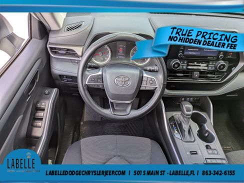 Used 2022 Toyota Highlander LE FWD image 15
