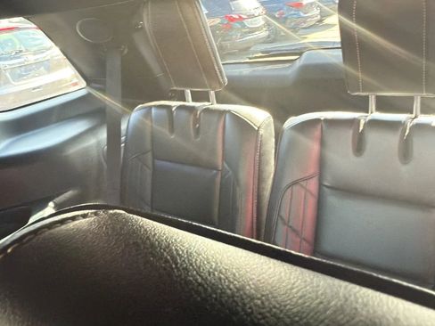 Used 2018 Ford Explorer Platinum image 15