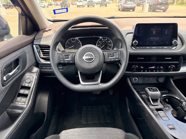 Used 2023 Nissan Rogue SV FWD image 17