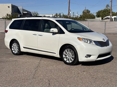 Used 2013 Toyota Sienna Limited image 2