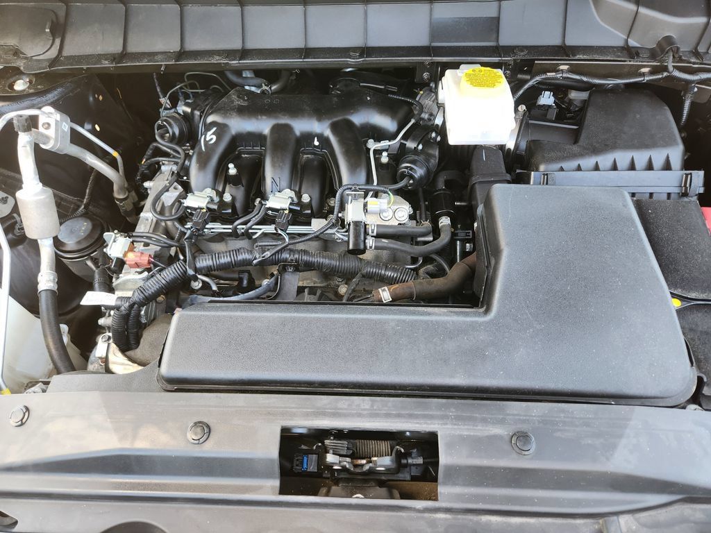 Used 2025 Nissan Pathfinder SV FWD image 34