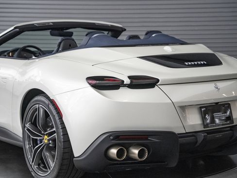 Used 2025 Ferrari Roma Spider image 20