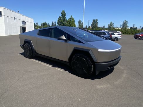 Used 2024 Tesla Cybertruck AWD Crew Cab image 7