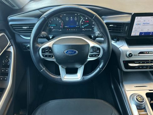 Certified 2022 Ford Explorer XLT image 13
