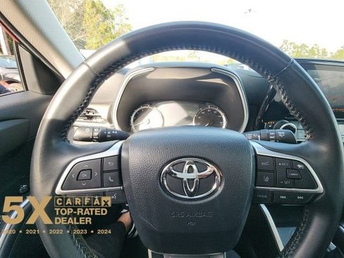 Used 2024 Toyota Highlander XLE image 29