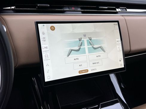 Used 2025 Land Rover Range Rover Sport SE image 19