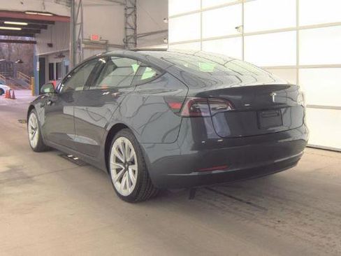 Used 2022 Tesla Model 3 Standard Range image 2