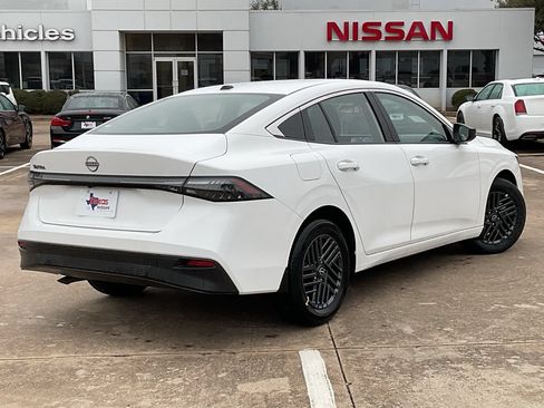 New 2026 Nissan Sentra SV w/ Floor Mat Package FWD image 5