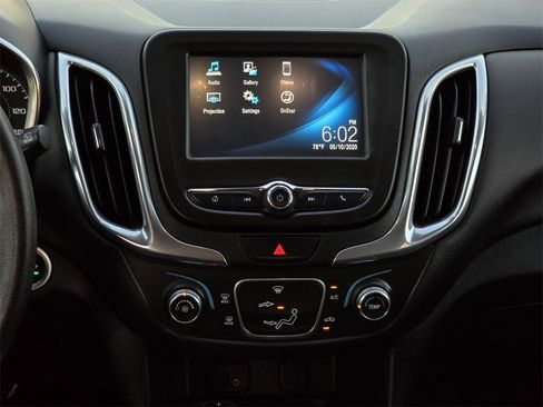 Used 2018 Chevrolet Equinox LT image 12