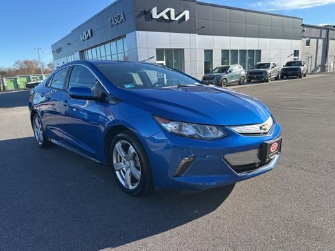 Used 2017 Chevrolet Volt LT w/ Comfort Package image 2