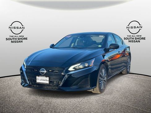 Used 2025 Nissan Altima 2.5 SV FWD image 4