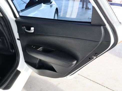 Used 2018 Kia Optima S image 32