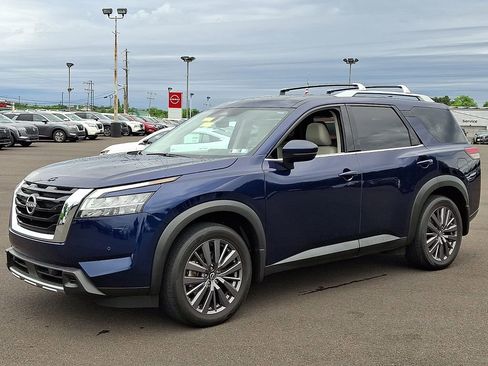 Certified 2023 Nissan Pathfinder SL w/ SL Premium Package AWD/4WD image 3