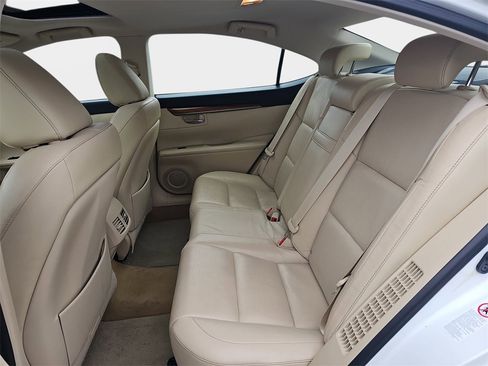 Used 2013 Lexus ES 300h image 13