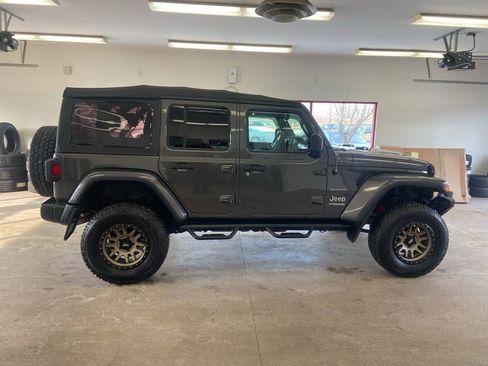 Used 2018 Jeep Wrangler Unlimited Sahara image 22