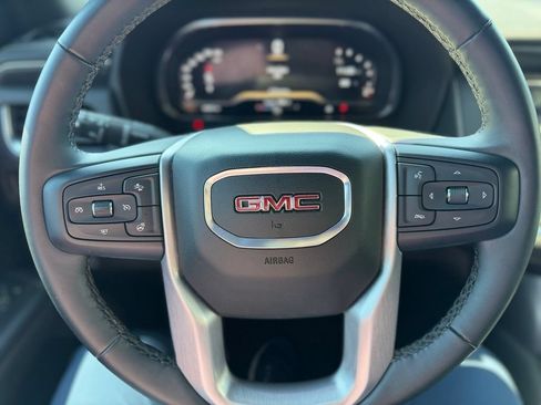 Used 2024 GMC Yukon SLT w/ SLT Luxury Package RWD image 12