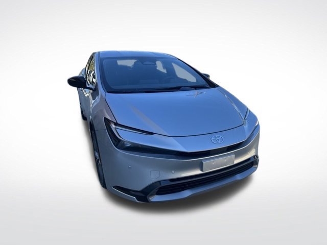 Used 2026 Toyota Prius XLE FWD image 4