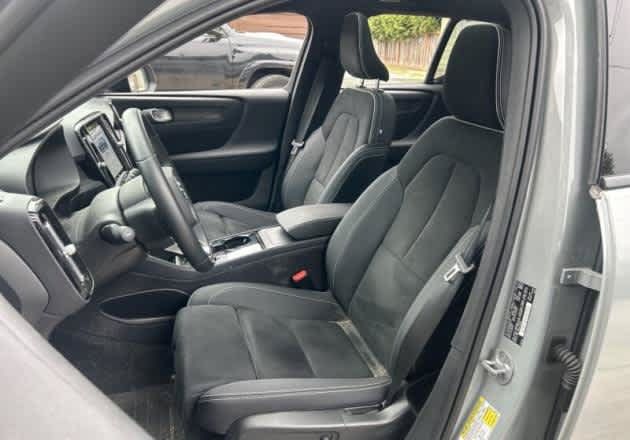 Used 2024 Volvo XC40 Recharge Ultimate w/ Protection Package Premier AWD/4WD image 2